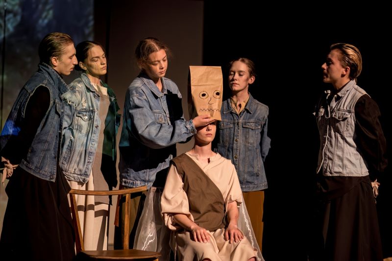 Gabriela Galiová – Comfort Women (foto Vojtěch Brtnický)