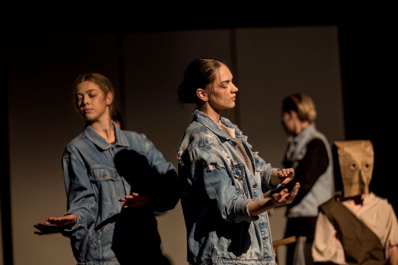 Gabriela Galiová – Comfort Women (foto Vojtěch Brtnický)