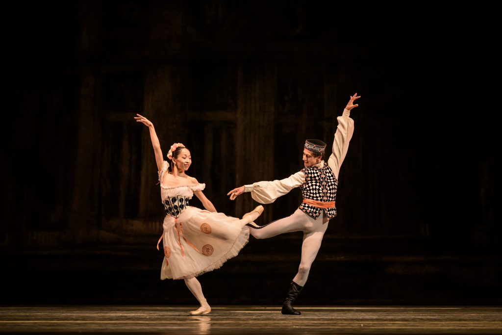 George Balanchine © The George Balanchine Trust: Brahms-Schoenberg Quartet, Balet Národního divadla, Státní opera, Praha – Aya Okumura a Paul Irmatov (foto Serghei Gherciu)