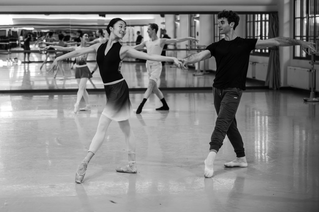 George Balanchine © The George Balanchine Trust: Who Cares?, Balet N8rodního divadla, zkoušky – Nana Nakagawa a Federico Iievoli (foto Serghei Gherciu)
