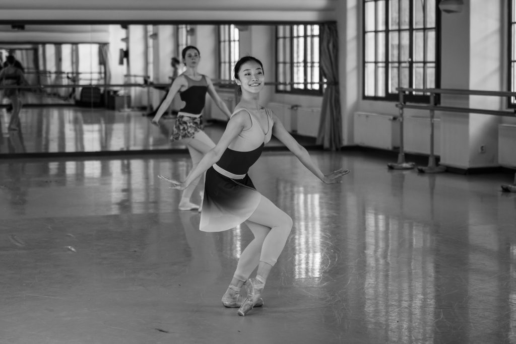 George Balanchine © The George Balanchine Trust: Who Cares?, Balet Národního divadla, zkoušky – Nana Nakagawa (foto Serghei Gherciu)