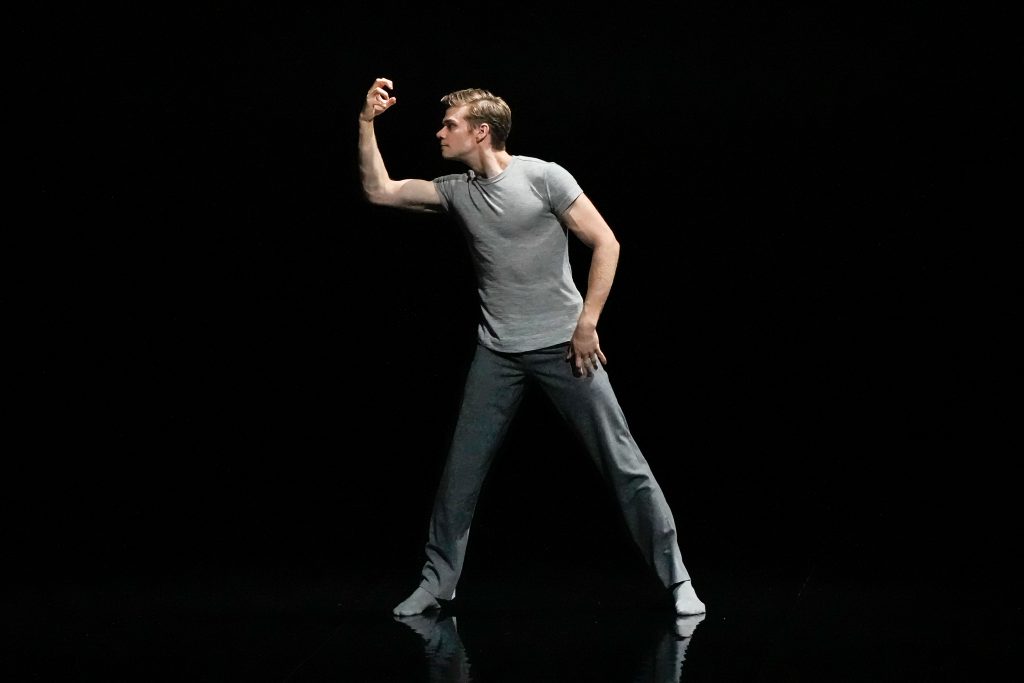 Henry Vega, Roman Novitzky: The Place of Choice, Opernhaus Stuttgart – Henrik Erikson (foto Roman Novitzky/Stuttgarter Ballett)