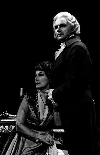 J.Cikker: Hra o lásce a smrti - Antonie Denygrová (Sophie de Courvoisier), Jaroslav Souček (Jérome de Courvoisier) - ND Praha 1983 (foto Jaromír Svoboda)