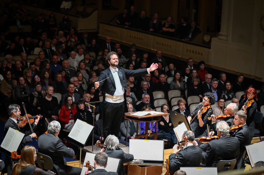 Adventní koncert pro UNICEF: Tomáš Brauner, 6. prosince 2023, Obecní dům, Praha (zdroj Symfonický orchestr hl. m. Prahy FOK, foto Ivan Malý)