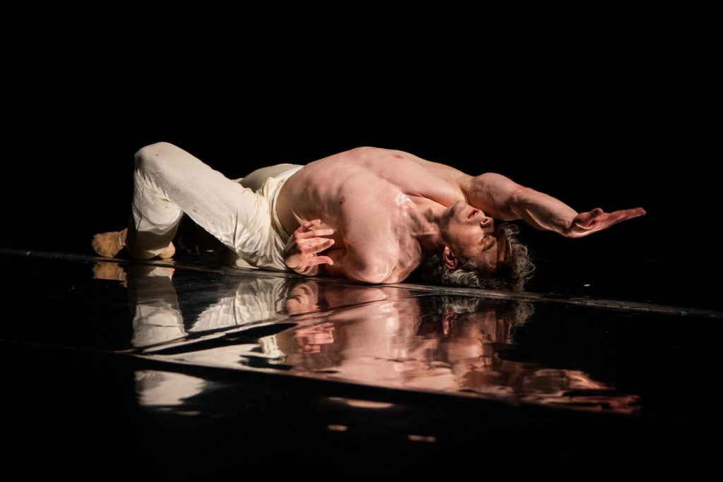 István Simon: Narcissus (foto Rab Zoltan, zdroj Divadlo Komedie)