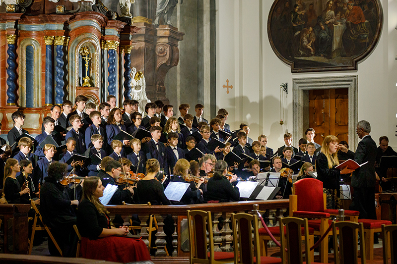 Lesk & Sláva – Vivaldi & Zelenka, 4. října 2024, Jezuitský kostel Neposkvrněného početí Panny Marie a svatého Ignáce, Klatovy – Chlapecký sbor Regensburger Domspatzen, Musica Florea a Christian Heiss (foto Jiří Strašek)