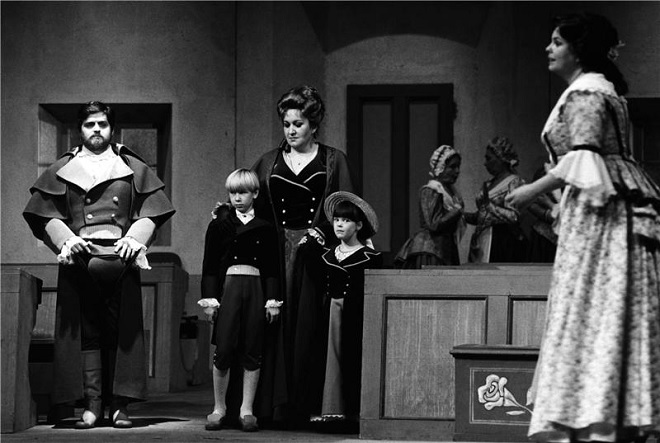 Antonín Dvořák: Jakobín – Ivan Kusnjer (Bohuš z Harasova), Eva Urbanová (Julie), Jiřina Marková (Terinka), Národní divadlo 1993 (foto Oldřich Pernica)