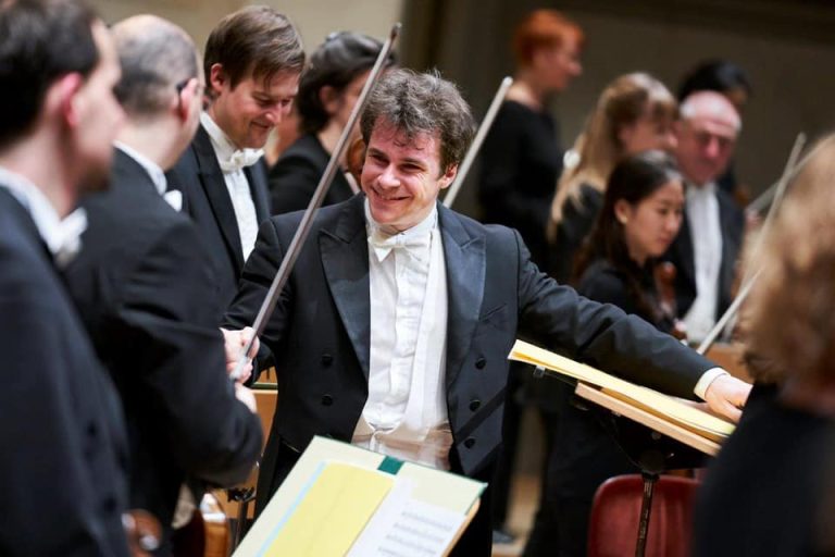 Jakub Hrůša a Bamberští symfonikové (zdroj Bamberger Symphoniker)