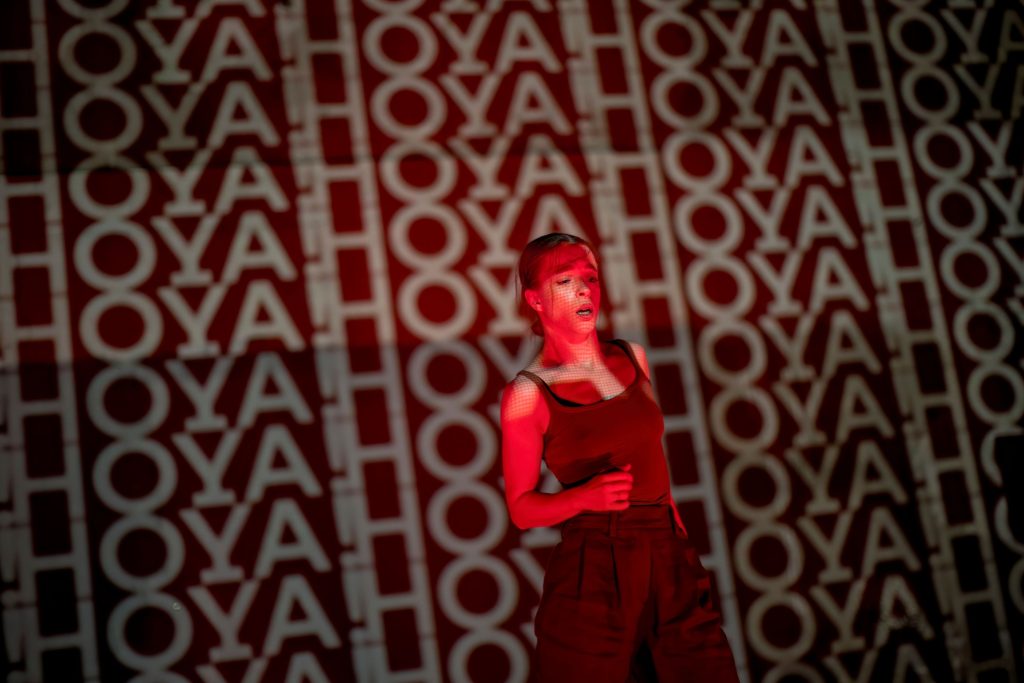 Jana Burkiewiczová: Směj se, pořád se směj, Jatka78, Skleněnka – Paulína Šmatláková (foto Vojtěch Brtnický)