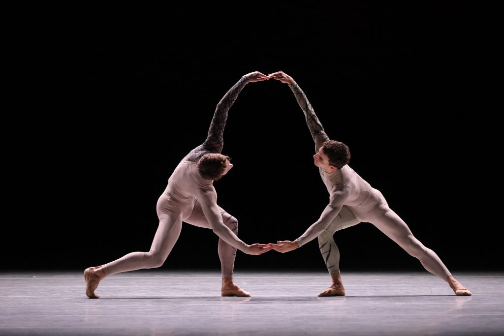 Jean-Christophe Maillot: Dov’è la Luna, Teatro alla Scala – Navrin Turnbull, Domenico Di Cristo (foto Brescia e Amisano)