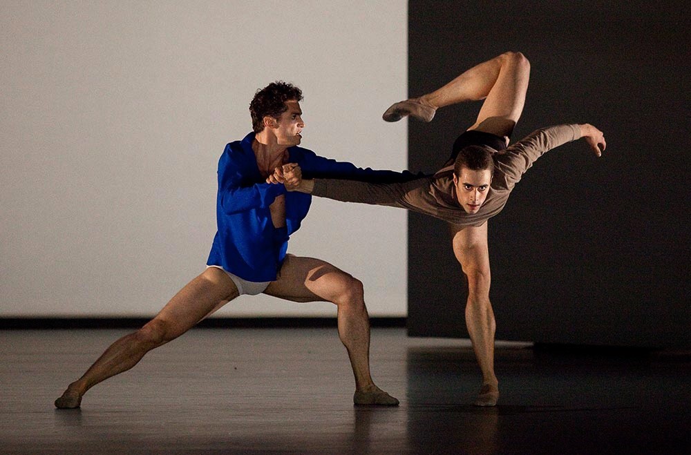 Wayne McGregor': L'Anatomie de la Sensation - Jeremie Belingard a Mathias Heymann (foto Anne Deniau/Opera national de Paris)