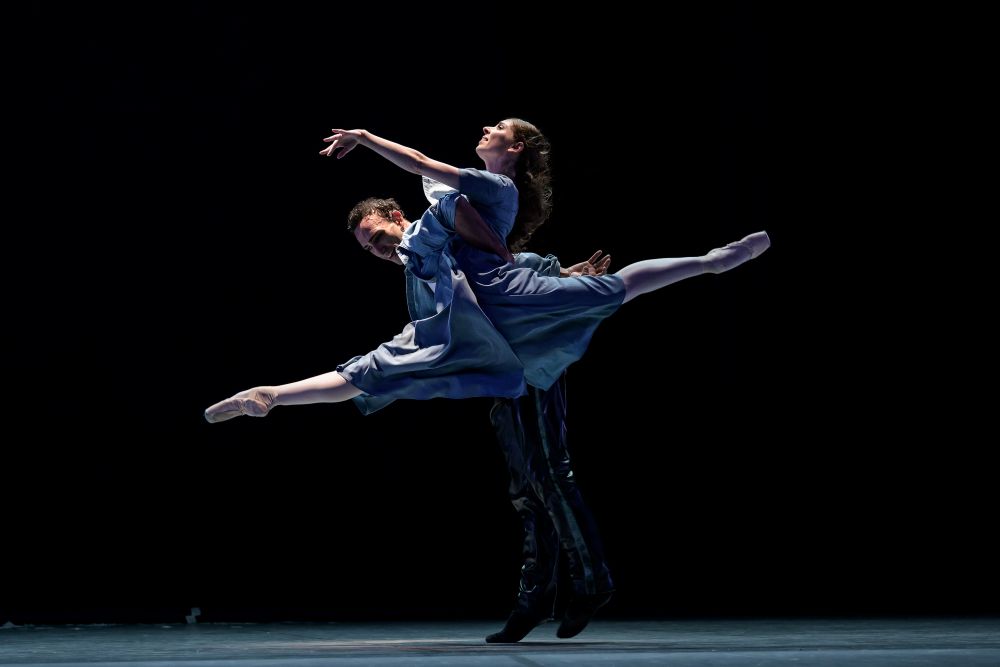 John Neumeier, Michel Legrand: Liliom, Balet Národního divadla – Alina Nanu a Giovanni Rotolo (foto Serghei Gherciu)