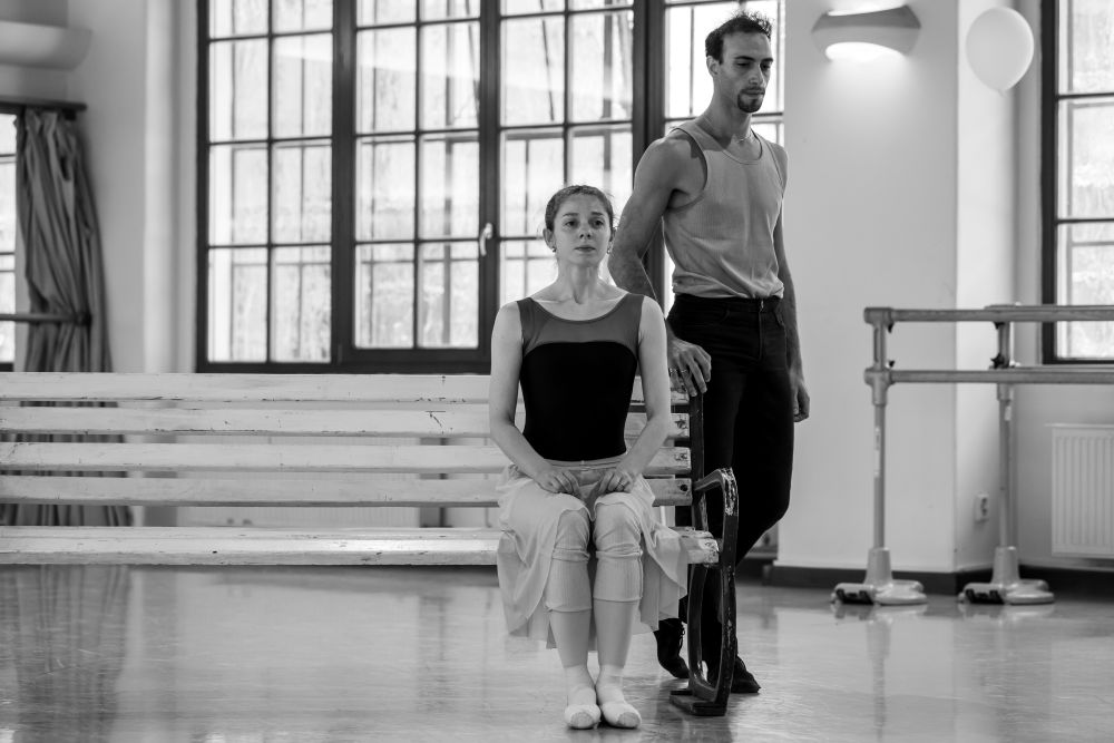 John Neumeier zkouší v Baletu ND premiéru Liliom – Alina Nanu a Giovanni Rotolo (foto Serghei Gherciu)