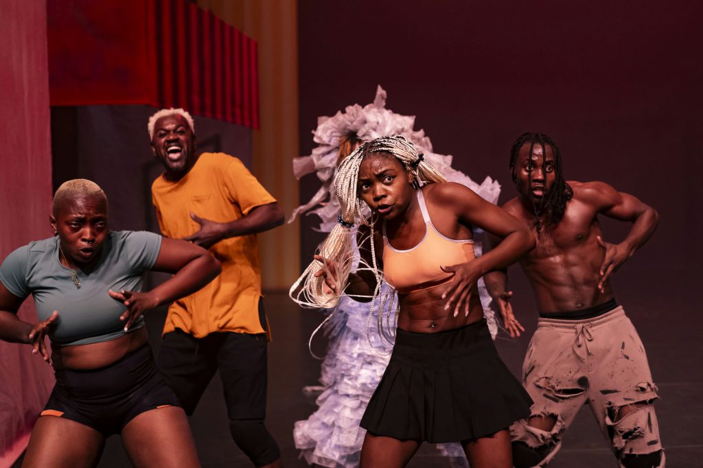 Jolie Ngemi: MBOK’ELENGI (foto Arnaud Beelen)