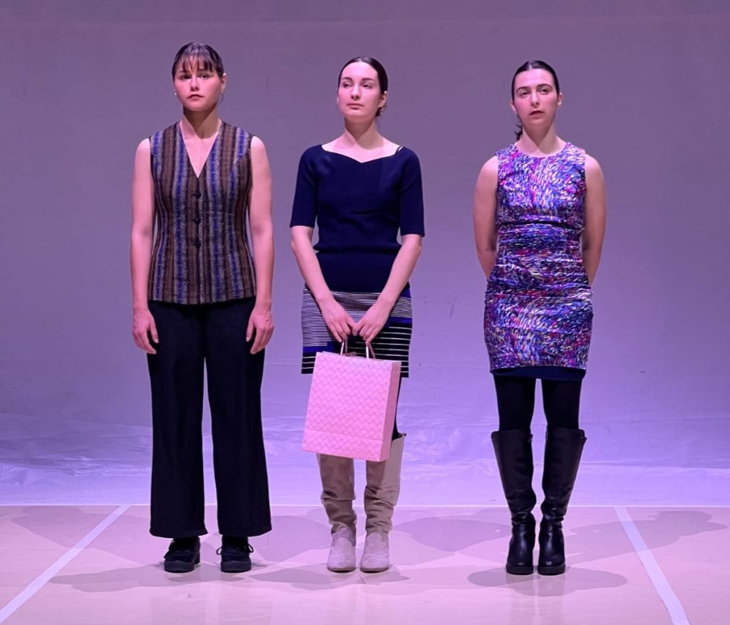Julie Marková, Jasmína Miťková, Hana Sakáčová: Ale jinak jsem v pohodě (foto Polina Stepura)