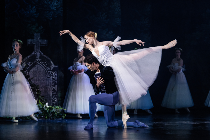 Adolphe Charles Adam: Giselle, Mahenovo divadlo, Národní divadlo Brno – Ksenia Ovsyanick a Alejandro Virelles (foto Pavel Hejný)