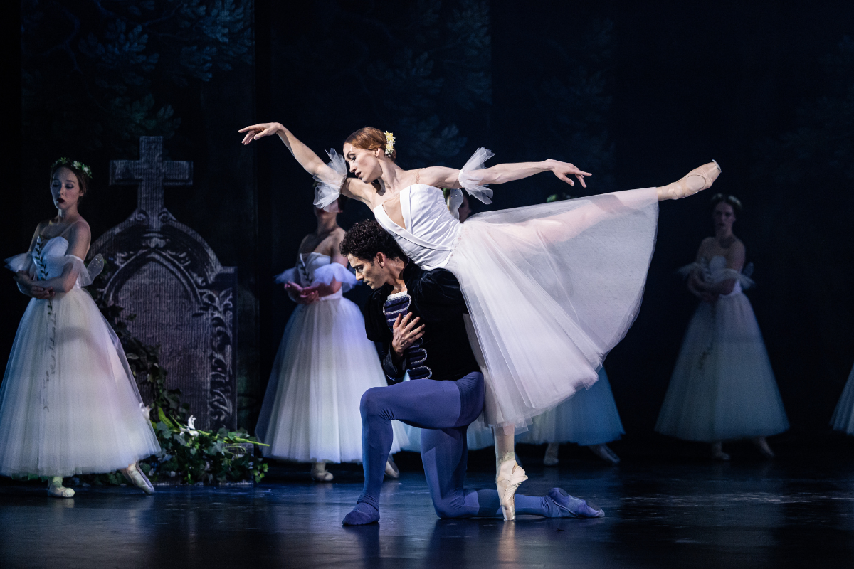 Adolphe Charles Adam: Giselle, Mahenovo divadlo, Národní divadlo Brno – Ksenia Ovsyanick a Alejandro Virelles (foto Pavel Hejný)