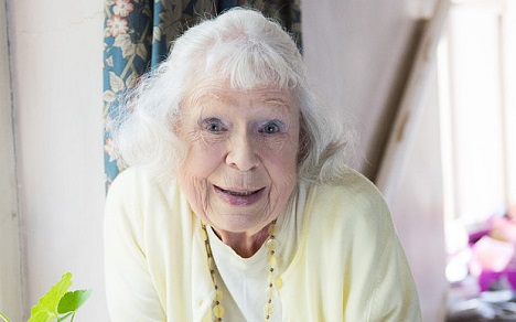 Čtyřiaosmdesátiletá Pamela Binnsová vystupovala v Bohémě v Královské opeře čtyřicet let