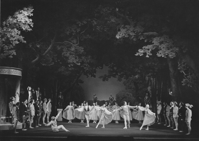 P.I.Čajkovskij: Labutí jezero - Bohumil Čegan (Pas de trois), Mira Figarová (Odilie), Jiří Nermut (Princ), Zora Doskočilová (Pas de trois) - SD Brno 1955 (foto archiv ND Brno)