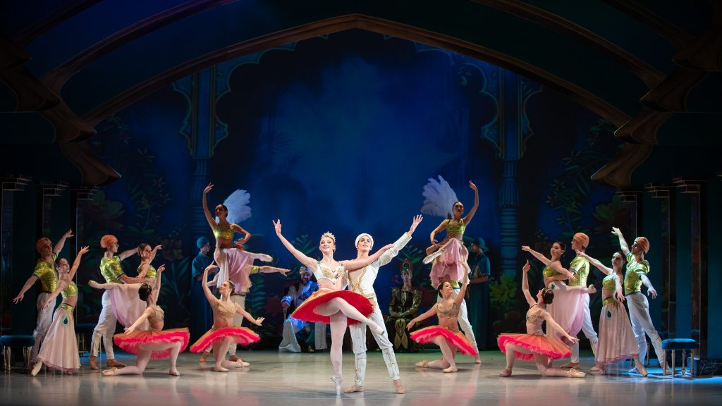 Ludwig Minkus: La Bayadère, Divadlo J. K. Tyla, Plzeň – Margarida Gonçalves a Riccardo Gregolin (foto Irena Štěrbová)
