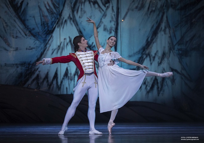 Čajkovskij: Louskáček - Artemyj Pyzhov (Princ), Maria Rudenko (Máša) - SND 2015 (foto Peter Brenkus)