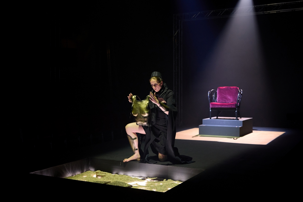 Lucia Ronchetti: Searching for Zenobia – Milda Tubelytė, Mnichovské bienále, 2024 (foto Judith Buss)