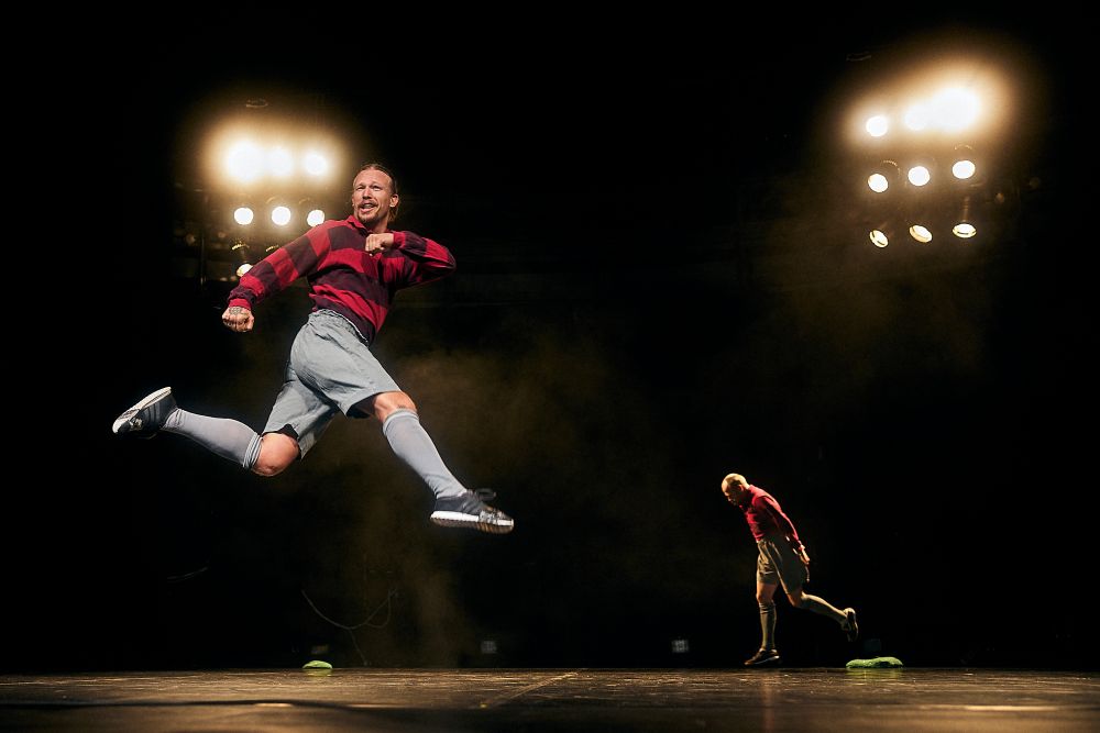 MOVE Fest Ostrava 2025: Jo Strømgren Kompani: A Dance Tribute to the Art of Football, 25. září 2025 (foto Kamil Hauptmann)