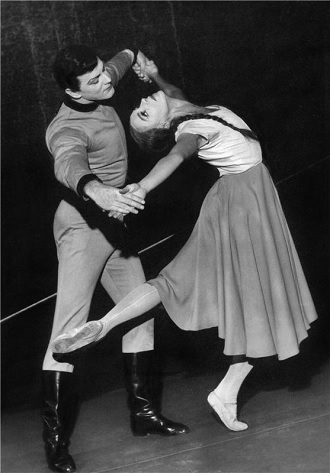 Zbyněk Vostřák: Viktorka - Viktor Malcev (Myslivec), Vlasta Šilhanová (Viktorka) - ND Praha 1965 (foto Karel Štoll)