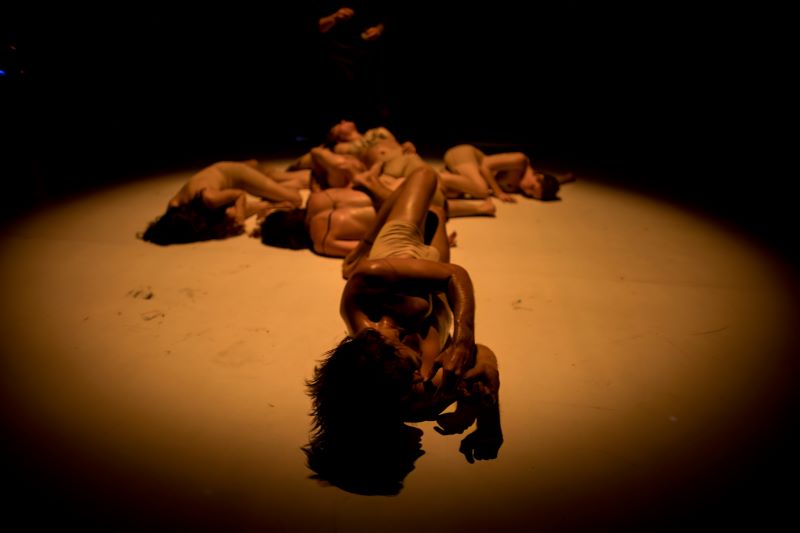 Manus Art Collective – Tepy čar (foto Vojtěch Brtnický)