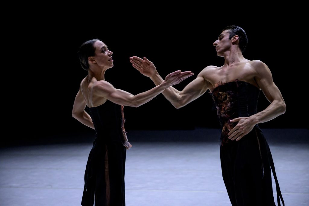 Marco Goecke: Lovebirds, Avant-Garde, Balet Národního divadla – Kristýna Němečková a Marco Piraino (foto Serghei Gherciu)