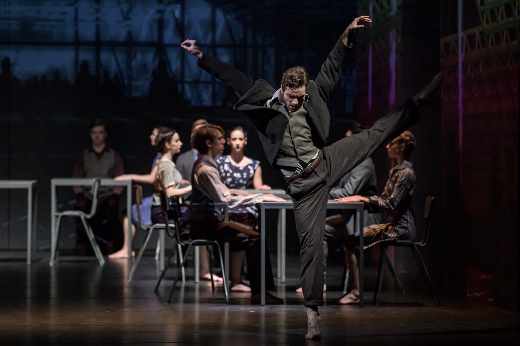 Mauro Bigonzetti: Kafka: Proces, Národní divadlo – Federico Ievoli (foto Serghei Gherciu)