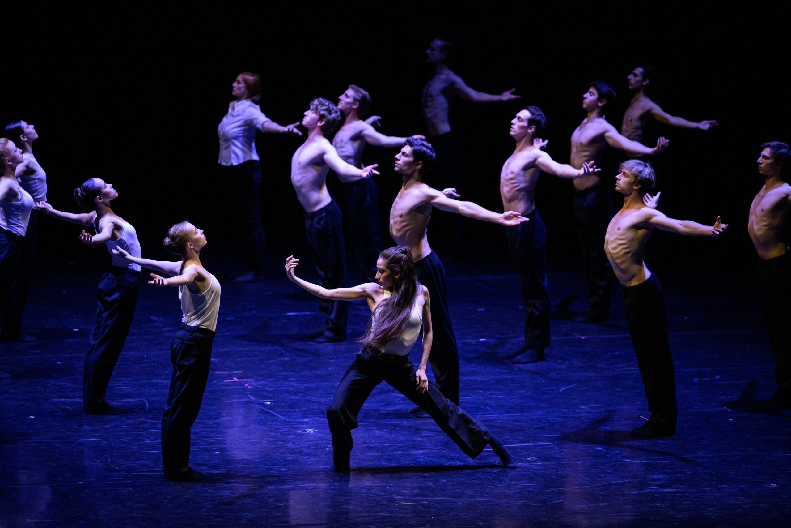Moving Still, tanečníci Baletu ND (foto Serghei Gherciu)
