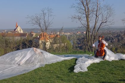 Performance Bus Studia ALTA, 11. dubna 2026, Znojmo – Anna Wańtuch a Taliraw (foto Lucie Kocourková)