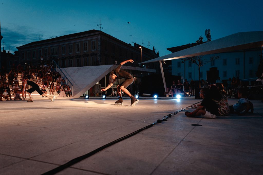Oktawia Ścibior a Samory Ba: Within A Thousand Suns (zdroj festival KoresponDance)