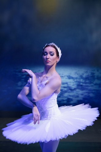 Petr Iljič Čajkovskij: Labutí jezero – Jarmila Dycková (Odetta) – DJKT Plzeň 2016 (foto Martina Root)