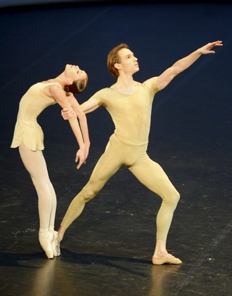Pieseň o zemi - choreografia Kenneth MacMillan - Roman Novitzky a Anna Osadcenko (foto © Stuttgarter Ballett)