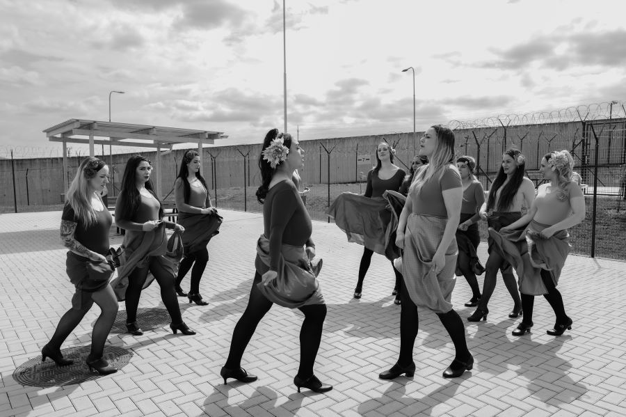 Přípravy choreografie ve věznici Světlá nad Sázavou (foto Alexandre Katsapov)
