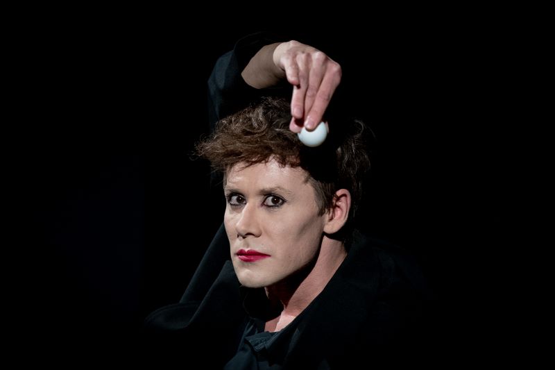Radim Vizváry: Mime on the Moon (foto Anna Šolcová)