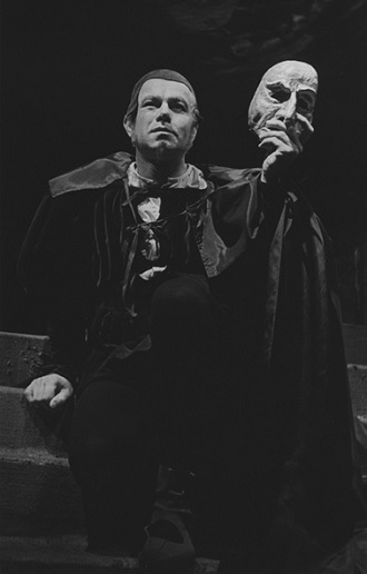 G.Verdi: Rigoletto - Čeněk Mlčák (Rigoletto) - SD Ostrava 1975 (foto František Krasl)