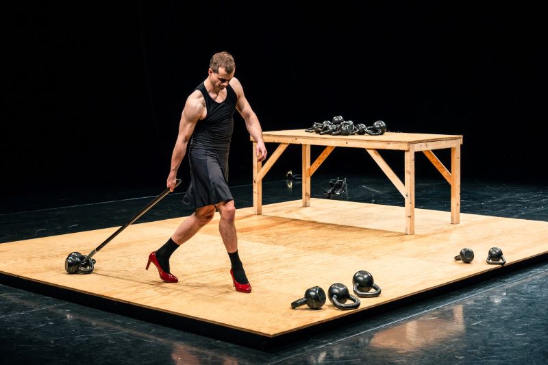 Roman Škadra – Girevik (foto David Konečný, Festival Cirkopolis)