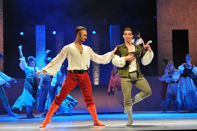 S. Prokofjev: Romeo a Julie - Martin Šinták (Tybalt), Richard Ševčík (Merkucio) - DJKT (foto DJKT)