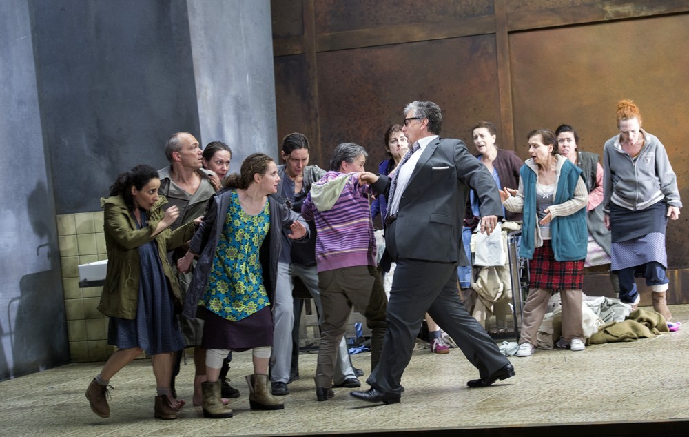 Salzburger Pfingstfestspiele 2015 – Ch.W.Gluck: Iphigenie en Tauride - Maltman (Oreste) a Michael Kraus (Thoas) (foto SF Monika Rittershaus)