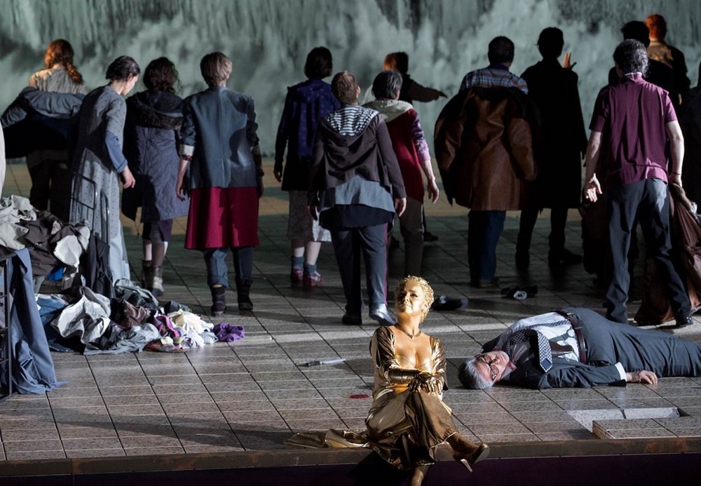 Salzburger Pfingstfestspiele 2015 – Ch.W.Gluck: Iphigenie en Tauride - Rebeca Olvera (Diane) a Michael Kraus (Thoas) (foto SF Monika Ritterhaus)