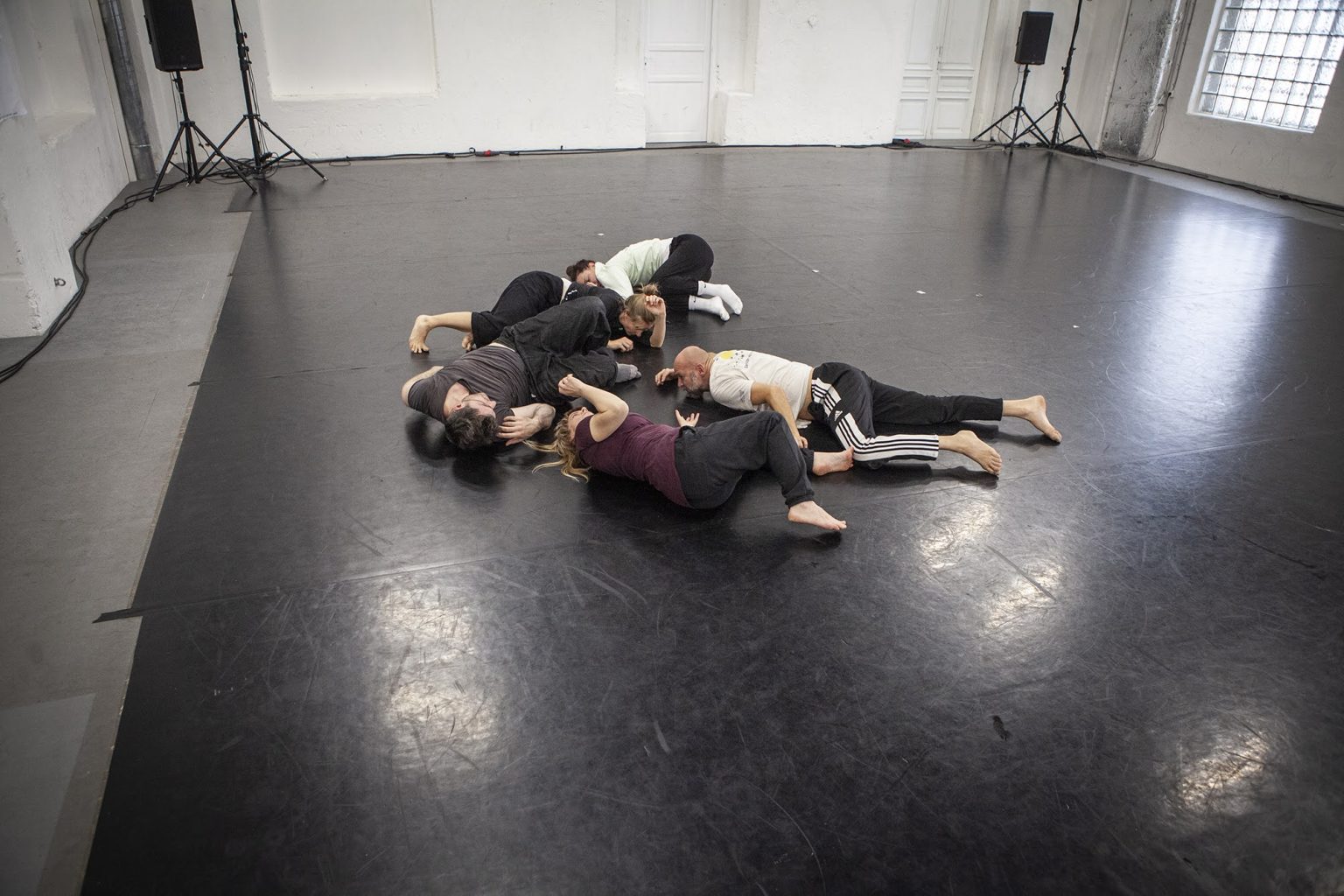 Scores jako nástroj kompozice: Vy/nalézání pohybových partitur. Choreografický workshop s Marthou Moore (foto Dragan Dragin)