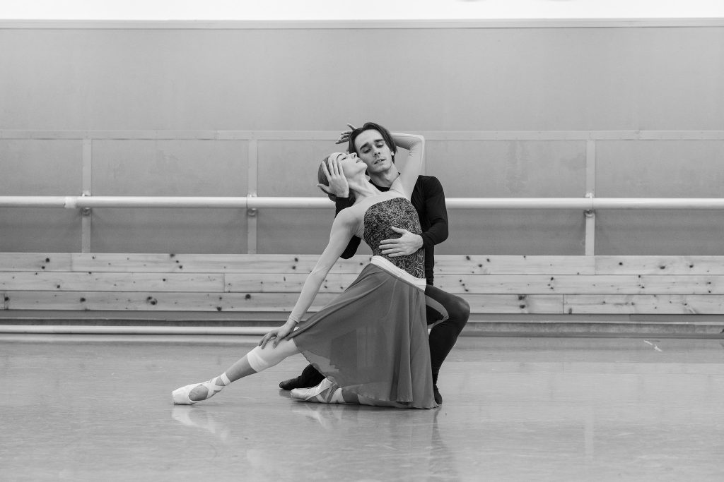 Sergej Prokofjev: Romeo a Julie, Moravské divadlo Olomouc, zkouška – Adéla Bendová a Iván Sánchez Fernández (foto Tereza Hrubá)