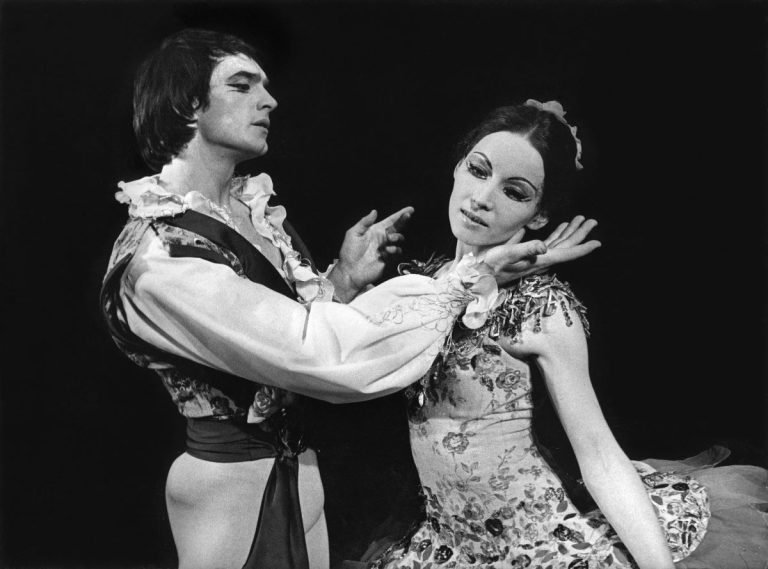 Šípková Růženka – Vlastimil Harapes a Marta Drottnerová (foto Jaromír Svoboda, Archiv ND)