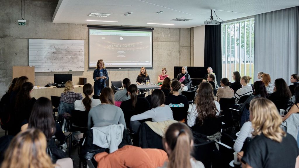 Sympozium Přicházení na Ostravské univerzitě – Lenka Dřímalová (foto Kamil Hauptmann)