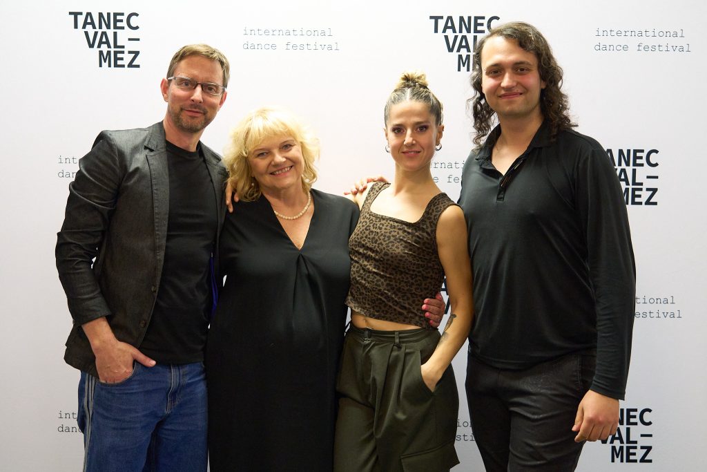 TANEC VALMEZ – ředitelka festivalu Milada Borovičková, Václav Kuneš, Francesca Amy Amante a Filip Zubák (foto Ubald Rutar)