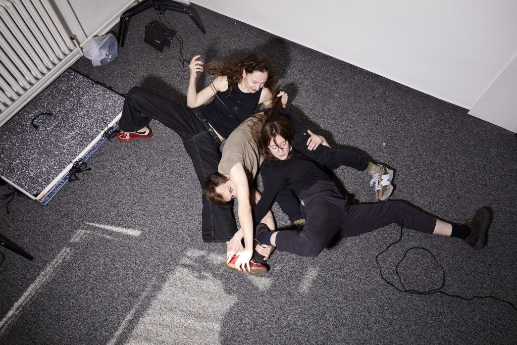 Temporary YOUNG (foto Marek Bartoš)