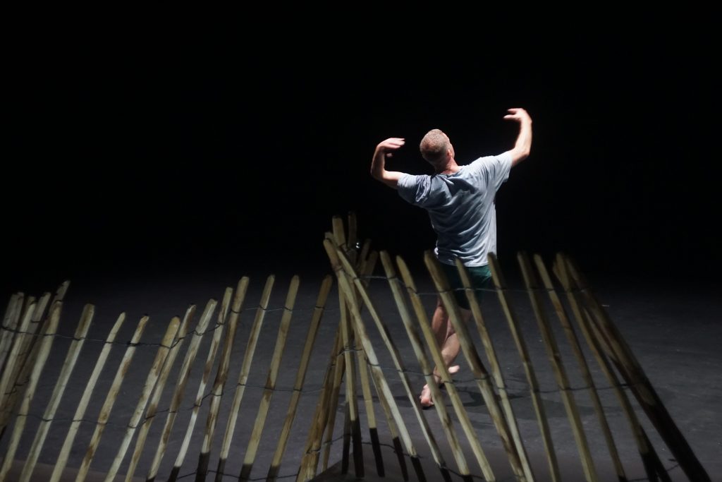 Thomas Hauert: Troglodyte, Zaungast (foto Bert Van Dijck)